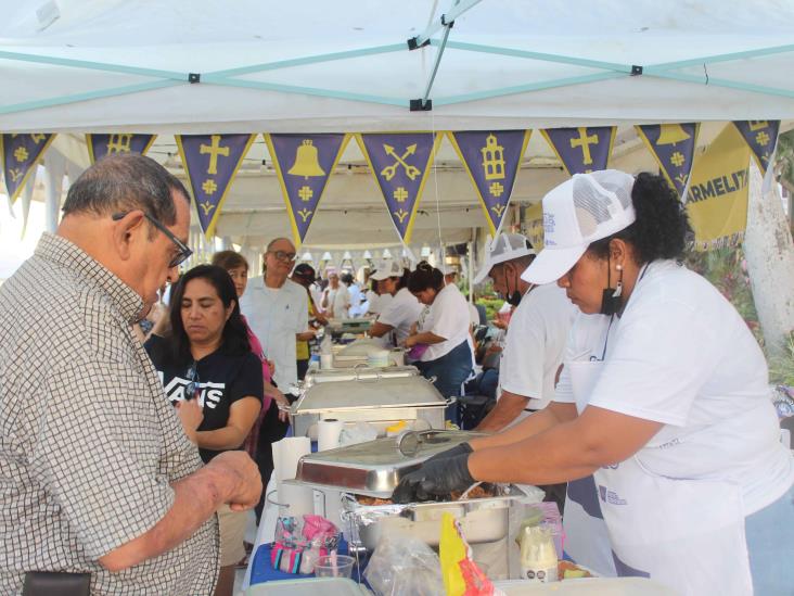 Locales y turistas deleitan a su paladar con En medio de un ambiente familiar gozaron de la gastronomía proveniente del mar y música en vivo