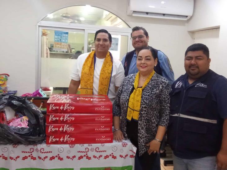 Niños de Amanc Veracruz reciben rosca de reyes y juguetes