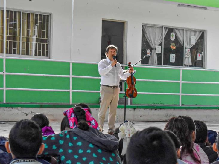 El maestro Diego Naser lleva la música sinfónica a los niños