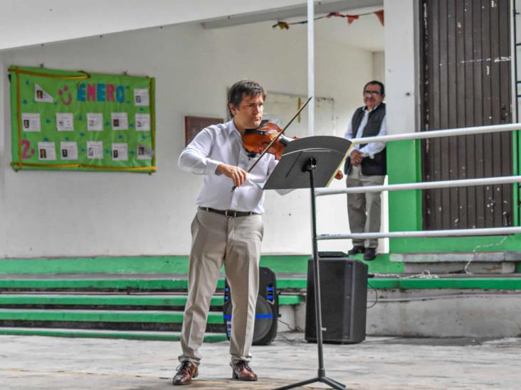 El maestro Diego Naser lleva la música sinfónica a los niños