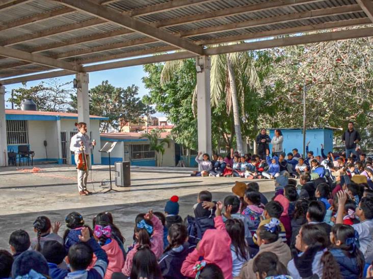 El maestro Diego Naser lleva la música sinfónica a los niños