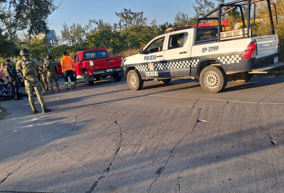 Chocan camioneta y moto en Residencial del Bosque en Veracruz