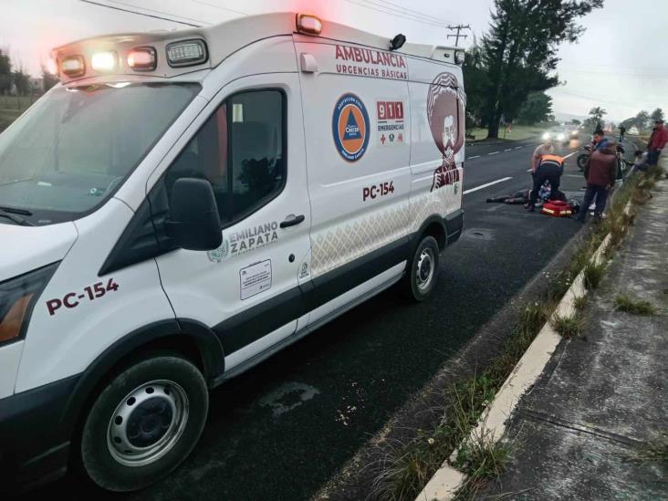Dos hermanos derrapan y sufren accidente frente al aeropuerto El Lencero; uno está grave