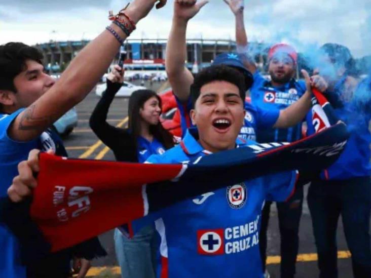 La afición de Cruz Azul dividida por Anselmi