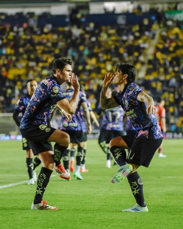 Golea América y sigue en la cima del torneo