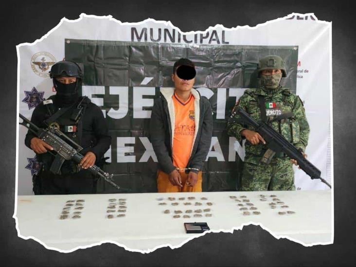 En Papantla, capturan a presunto narcomenudista con bolsitas de hierba verde