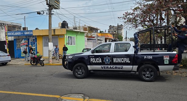 Ciudadanos del puerto de Veracruz detienen a hombre que robó una impresora