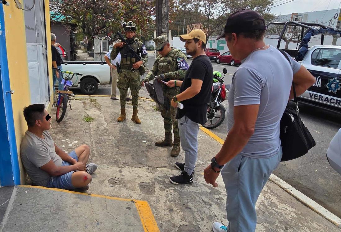 Ciudadanos del puerto de Veracruz detienen a hombre que robó una impresora