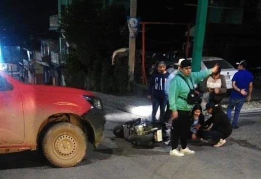 Mujer resulta lesionada tras ser impactada por camioneta en Martínez de la Torre