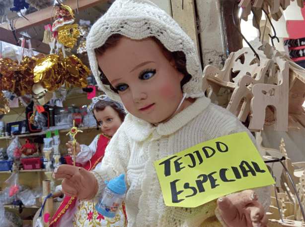 En este tradicional sitio de Xalapa, se dedican a vestir, vender y restaurar niños Dios (+ VIDEO)