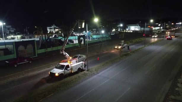 Rehabilitan el alumbrado público en avenida Cuauhtémoc, en Veracruz