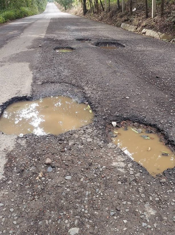 Carreteras en ruinas: el calvario de los conductores en Yecuatla