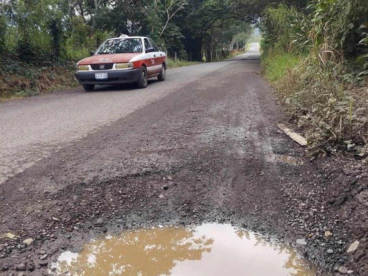 Carreteras en ruinas: el calvario de los conductores en Yecuatla