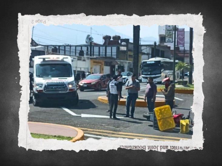 Ambulancia impacta a motociclista en colonia Centro de Orizaba