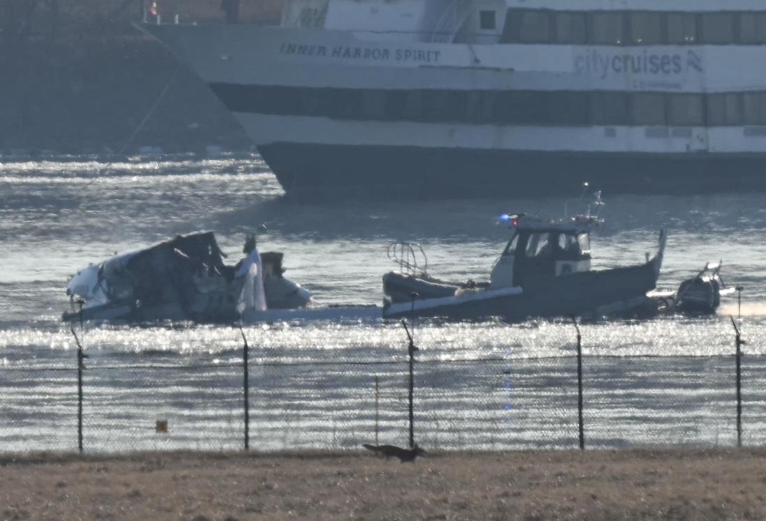 Descartan sobrevivientes del choque aéreo cerca de Washington