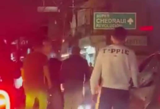 Taxista embiste a motociclista en Xalapa y huye del lugar