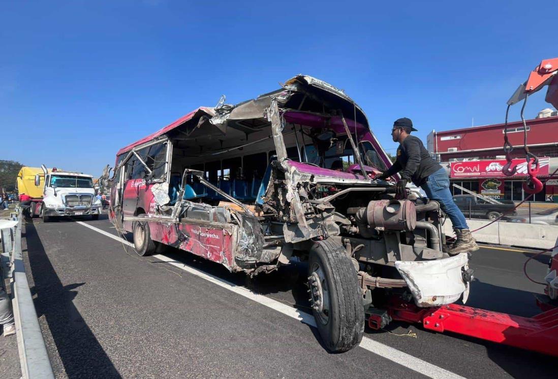 Exigen la detención del chofer del camión que chocó contra tráiler en la Veracruz - Cardel