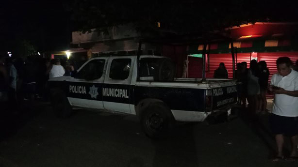 Patrulla de San Andrés Tuxtla atropella a menor de edad y pobladores retienen a los policías