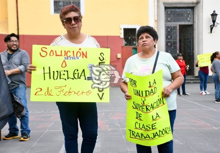 Integrantes de SETSUV realizan huelga en Xalapa; por este motivo