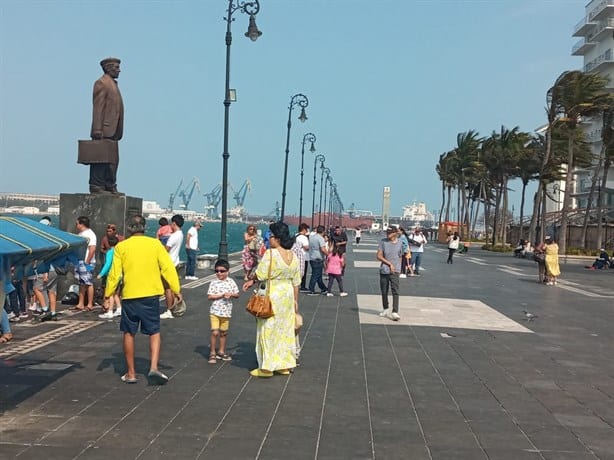 Norte no desanimó a los turistas en el malecón de Veracruz