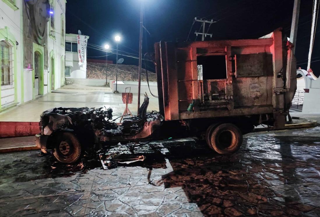 Incendio consume camión recolector de basura en Papantla