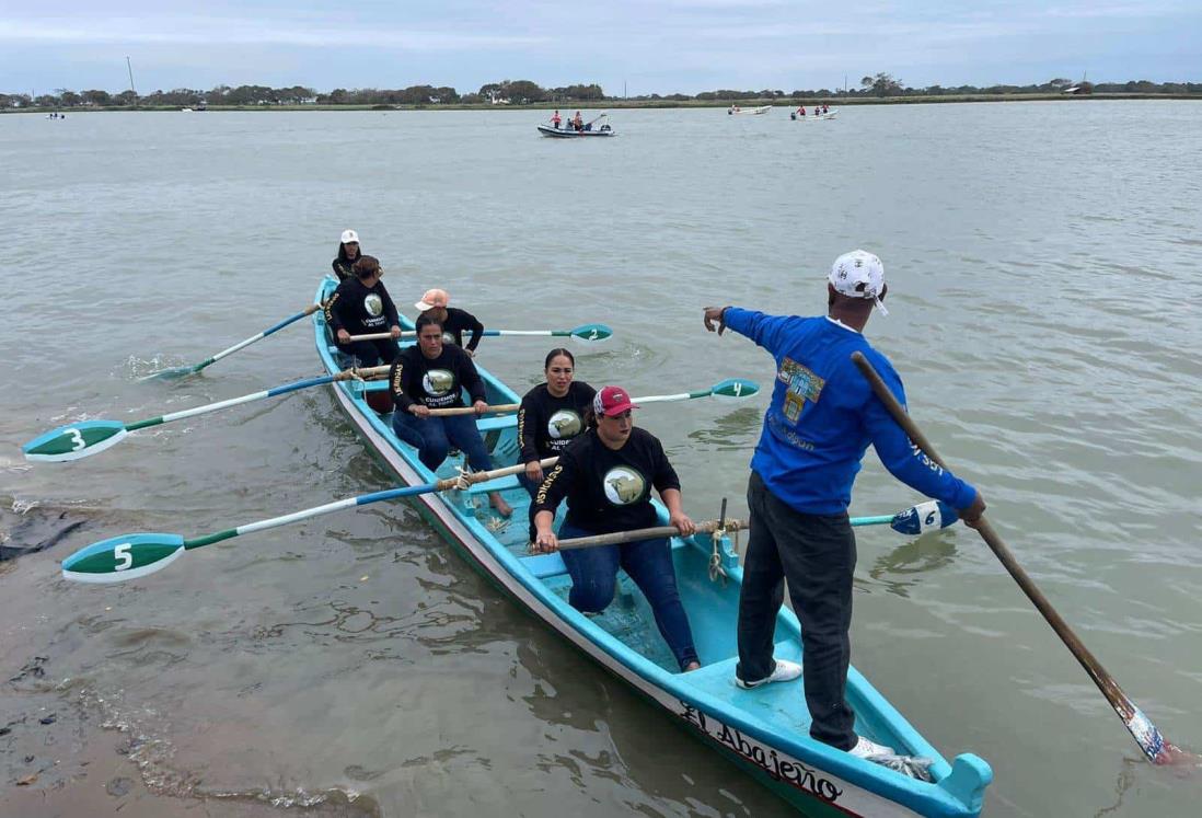 Realizan competencias de regatas en las Fiestas de la Candelaria en Tlacotalpan, Veracruz