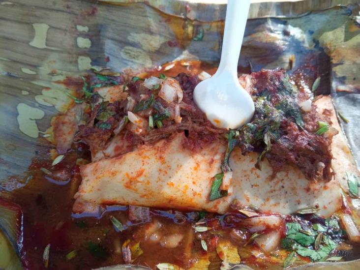 ¡Para chuparse los dedos! Birria de Jalisco, con tamal ranchero, este fin de semana en Xalapa (+VIDEO)