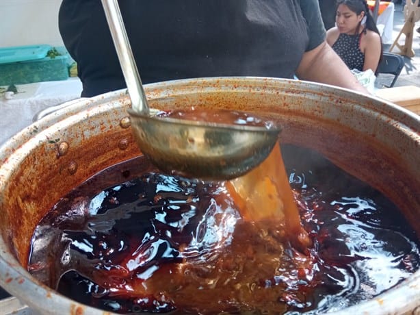 ¡Para chuparse los dedos! Birria de Jalisco, con tamal ranchero, este fin de semana en Xalapa (+VIDEO)