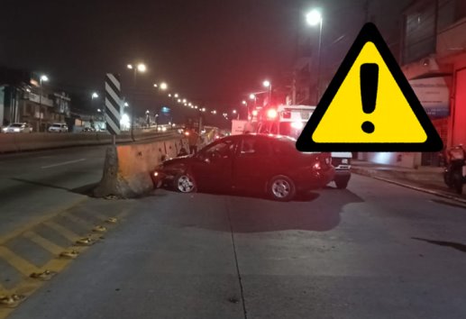 Adulto mayor sufre accidente automovilístico en avenida Lázaro Cárdenas de Xalapa