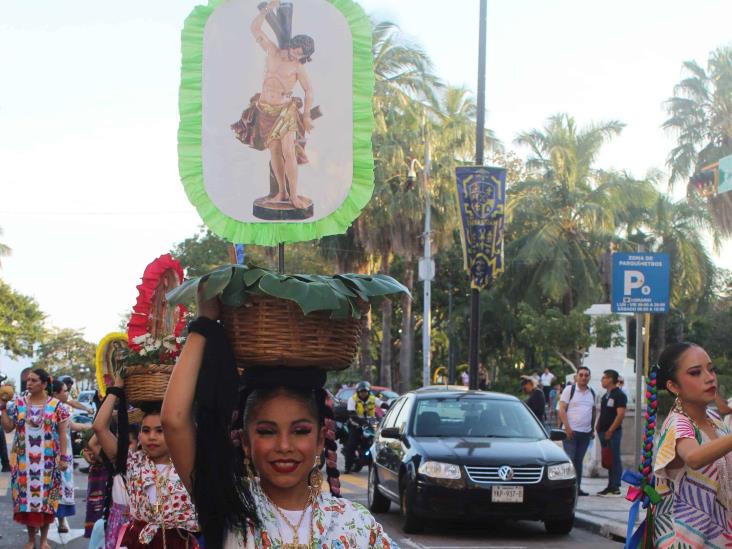 Ballet Folklórico Alma Jarocha efectúan calenda en honor a San Sebastián