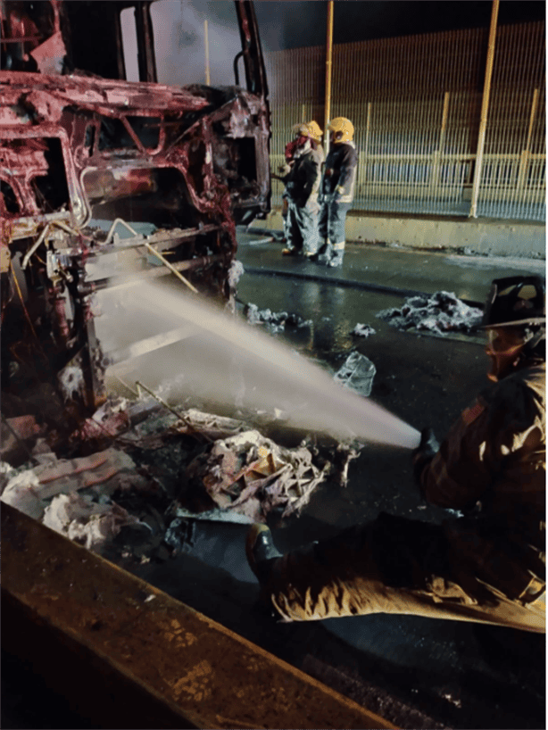 Termina en cenizas: se incendia tráiler en la autopista Orizaba-Córdoba (+Video)