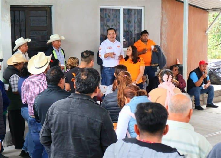 Israel El Cali Solano inicia precampaña con apoyo ciudadano en Atzacan