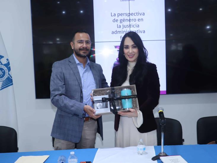 Zulema Mosri presentó su libro Perspectiva de Género en la Justicia Administrativa