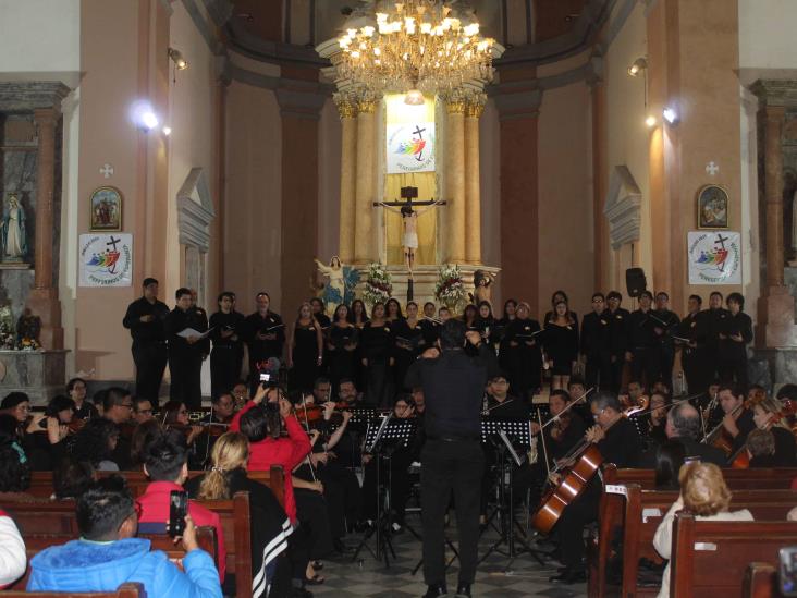 La Orquesta Sinfónica Daniel Ayala, el coro de la EMBA y el coro ´I Cantori´ ofrecieron concierto en la Catedral de Veracruz