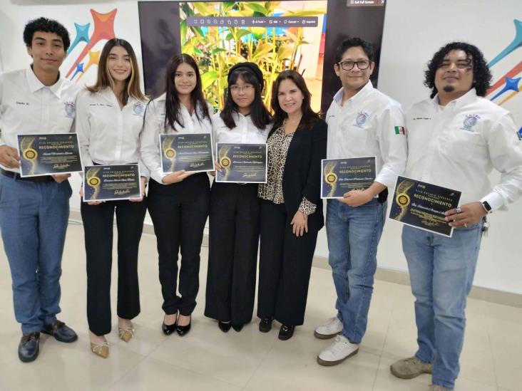 Club Rotario Veracruz entregó distinción a estudiantes del CETMAR 7