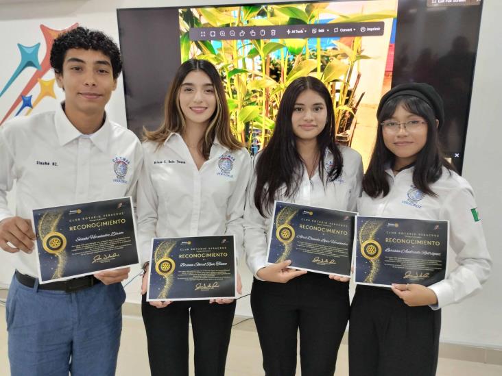 Club Rotario Veracruz entregó distinción a estudiantes del CETMAR 7