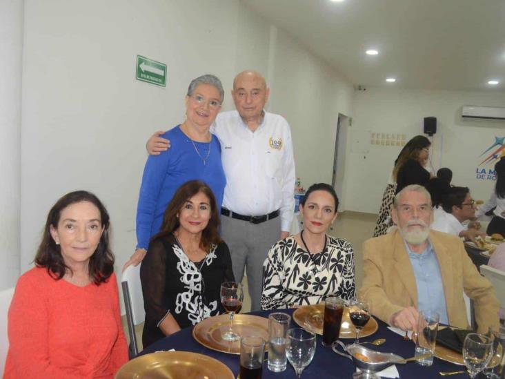 Club Rotario Veracruz entregó distinción a estudiantes del CETMAR 7