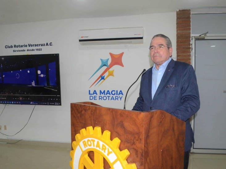 Club Rotario Veracruz entregó distinción a estudiantes del CETMAR 7