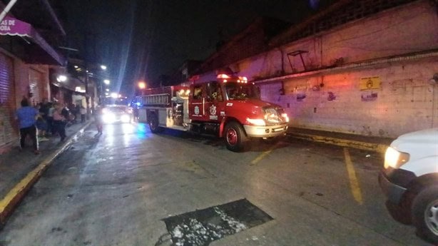 Casi se incendia local dentro del Mercado Revolución de Córdoba, esto pasó