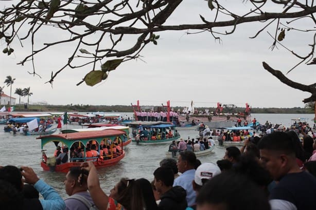 Fiestas de Tlacotalpan 2025; realizan el paseo de la Virgen de La Candelaria por el río Papaloapan