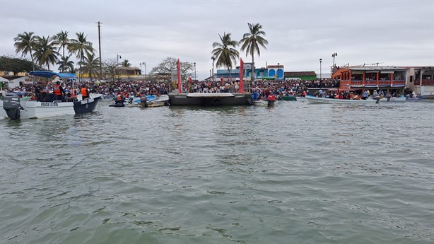 Fiestas de Tlacotalpan 2025; realizan el paseo de la Virgen de La Candelaria por el río Papaloapan
