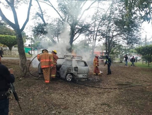 Se incendia vehículo en Atoyac