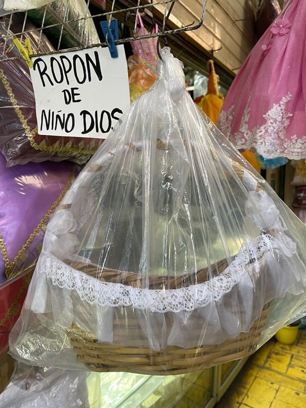 Venta de ropones para vestir al Niño Dios en Veracruz registró un incremento este 2025 del 60%