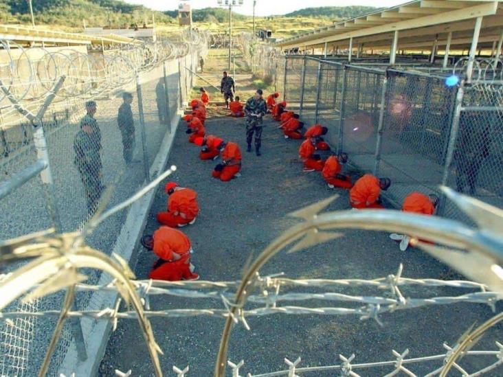 Migrantes detenidos son enviados a base militar de Guantánamo, en Cuba