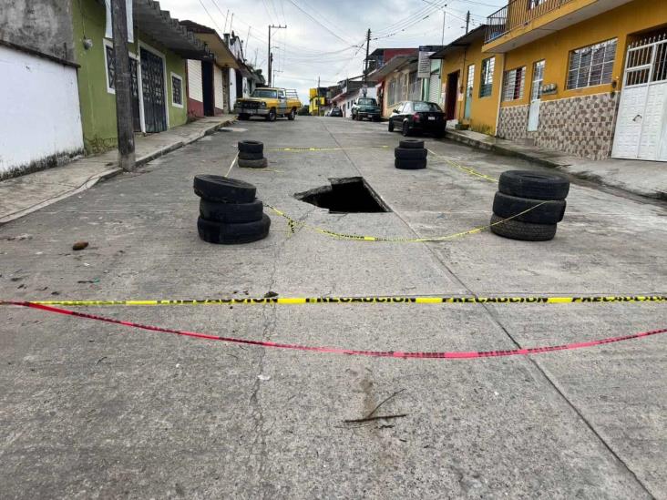 Calles olvidadas y socavón peligroso ponen en riesgo a población en Tlapacoyan