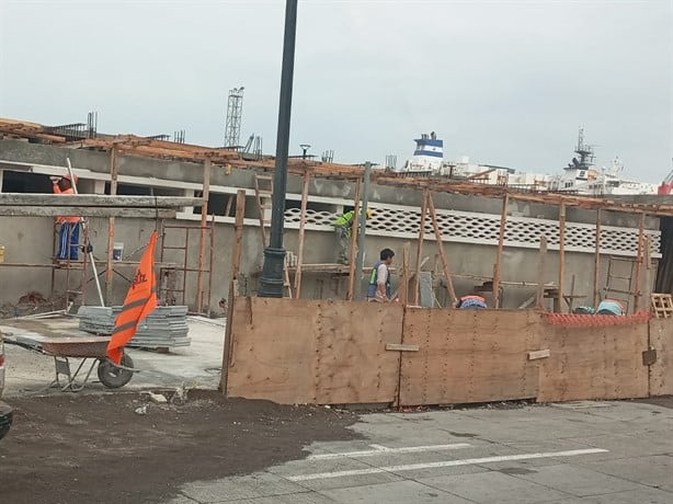 Artesanos del malecón de Veracruz esperan volver a sus locales este mes