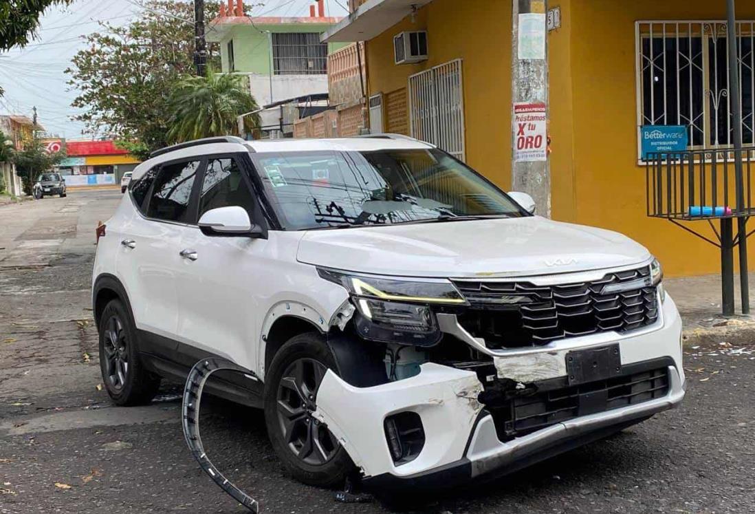 Camioneta se estrella contra patrulla del Ejército en Boca del Río