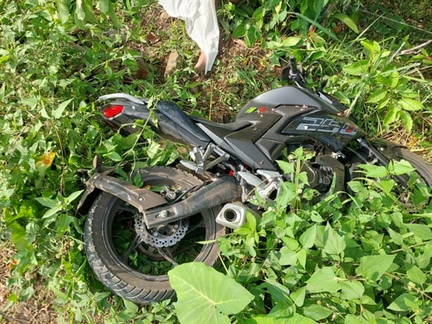 Motociclista pierde la vida al derrapar en carretera de Ángel R. Cabada