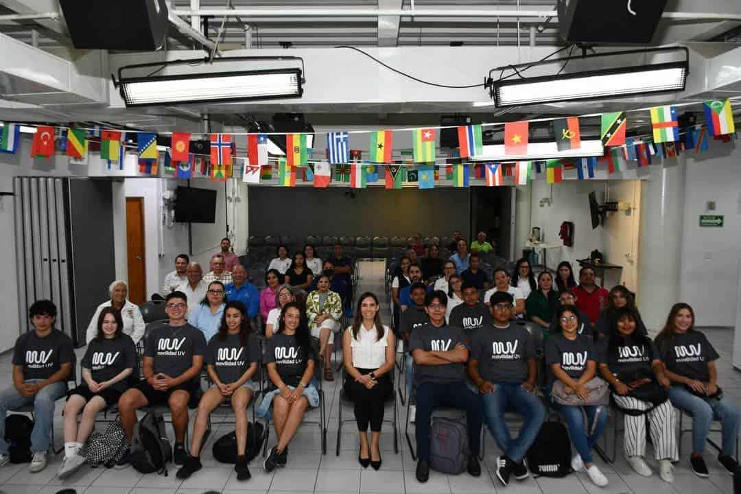 Llegan a la UV región Veracruz estudiantes de Rusia y Argentina