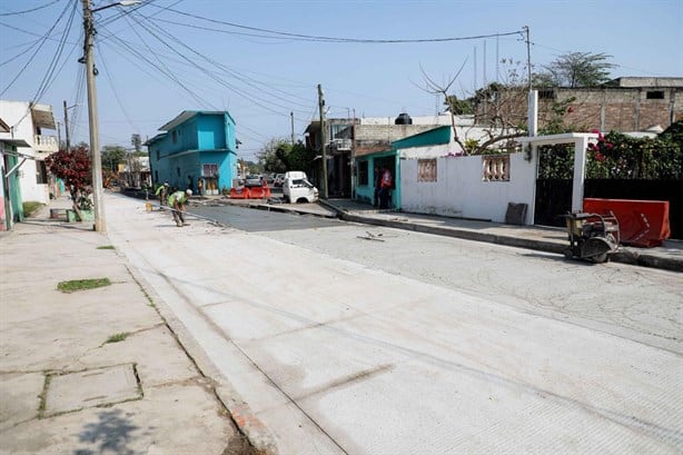 Juan Manuel Unánue supervisa obras de pavimentación en Boca del Río